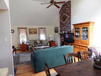 vaulted ceiling over living room and dining room, ceiling fan
