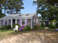 Adorable Cottage with private yard only half a mile to Glendon Beach!