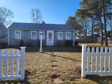 Classic Cape Cottage near Bass River & South Middle beaches