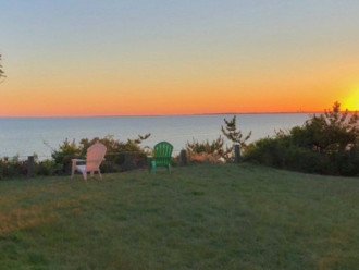WATERFRONT 3+ BDRM, SLEEPS 8, Stunning Sunsets Over Bay #1