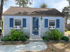 Adorable Cottage with AC under half a mile to Haigis Beach!