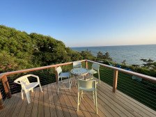 STUNNING WATERFRONT COTTAGE, PANORAMIC WATER VIEW, PRIVATE SANDY BEACH