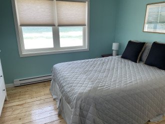 Recently Renovated Guest Bedroom With Queen Bed and Twin Trundle Bed & AC