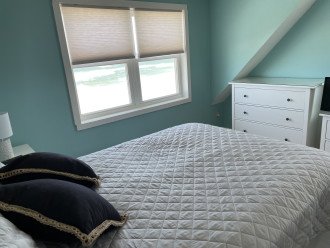 Rently Renovated Master Bedroom With Queen Bed and Twin Trundle Bed & AC