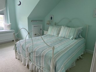 mermaid bedroom, queen and twin bed sleeps 3