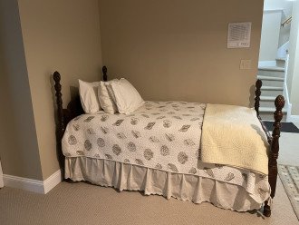 lower level twin bed alcove