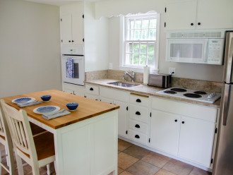 Kitchen with island seating for 2 (open to dining room)