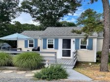 2023 Renovated Cottage with modern amenities-1.5 Miles to Sea St Beach