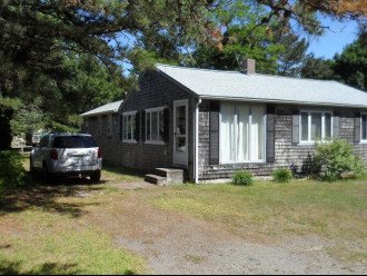 4 Bed 2 Bath Ranch incl. A/C close to great beaches on quiet circle #1